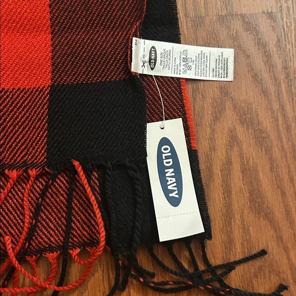 Old Navy Red Plaid Scarf - Picture 5 of 8